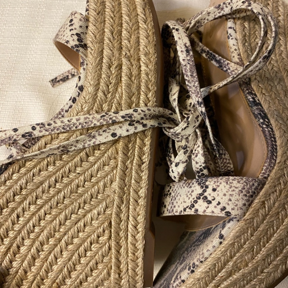 Aldo White and Tan Wedges with Strappy Design size 8.5 - Picture 13 of 15